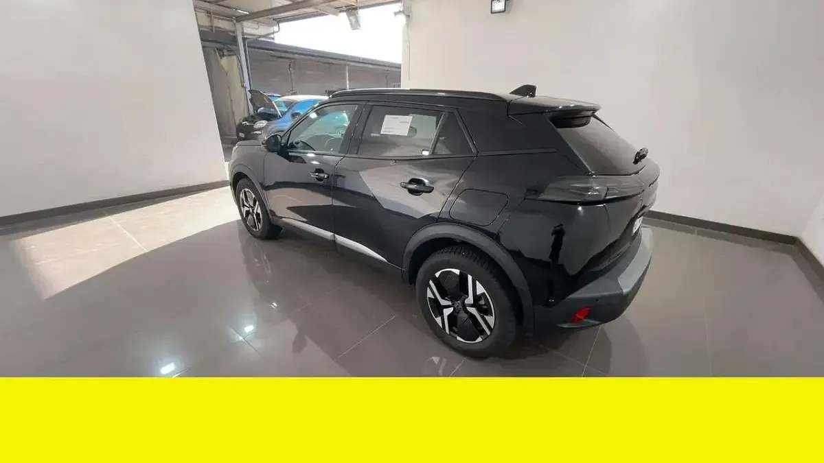 Usata Peugeot 2008 131 CV (96 kW) 2023 Other SUV