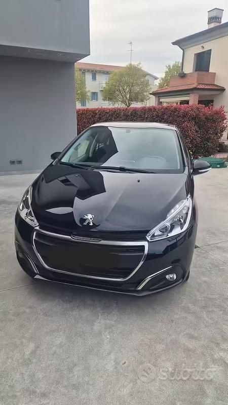 Usata Peugeot 208 2016 Nero Utilitaria