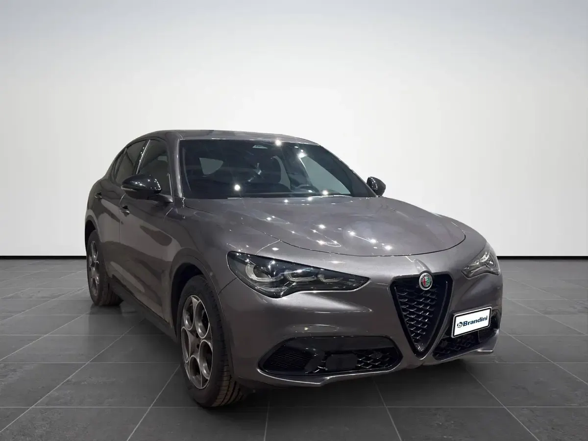 Usata Alfa Romeo Stelvio Sprint 209 CV (153 kW) 2025 Grigio vesuvio SUV