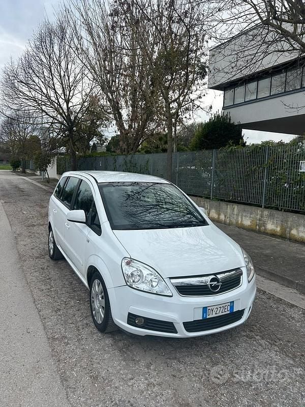 Usata Opel Zafira 2009 Bianco Monovolume