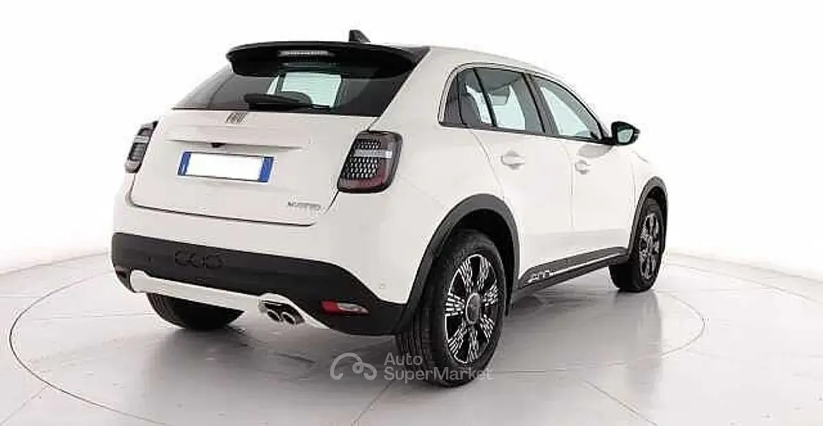 Usata Fiat 600 136 CV (100 kW) 2025 Bianco SUV