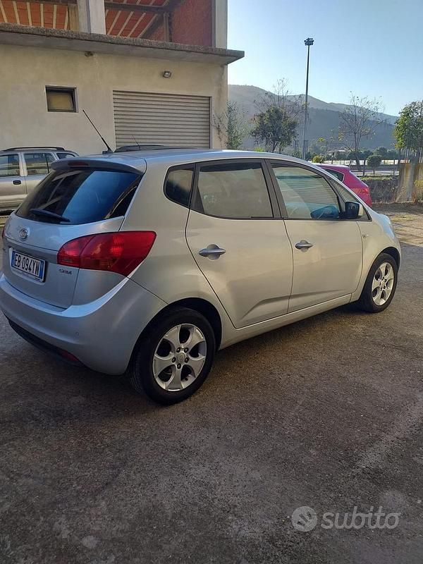 Usata Kia Venga EX 90 CV (66 kW) 2010 Grigio Utilitaria