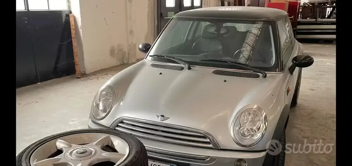 Usata Mini Cooper 170 CV (125 kW) 2005 Grigio Utilitaria