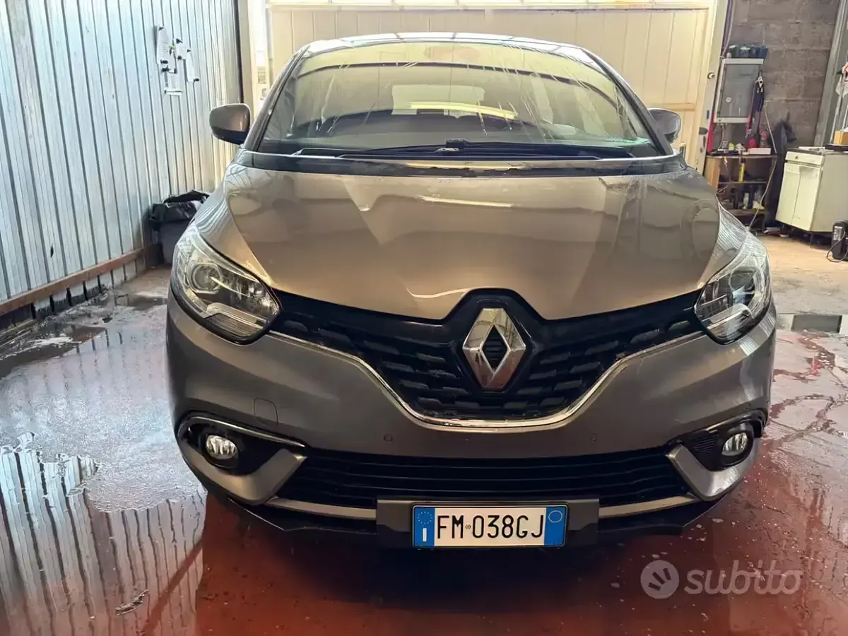Usata Renault Scénic IV Zen 110 CV (80 kW) 2018 Grigio Monovolume