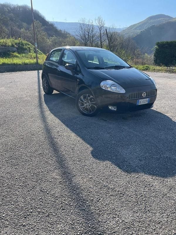 Usata Fiat Grande Punto Emotion 90 CV (66 kW) 2007 Nero Utilitaria