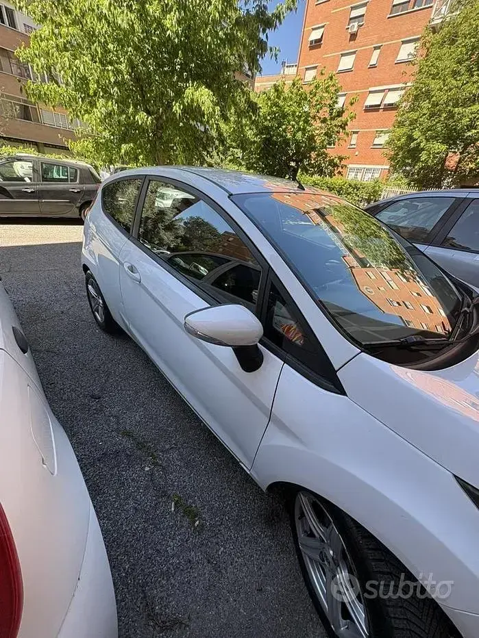 Usata Ford Fiesta 60 CV (44 kW) 2009 Berlina