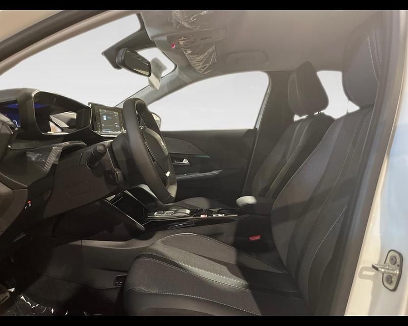 Usata Peugeot e-208 Allure 100 kW (136 CV) 2023 Bianco Utilitaria