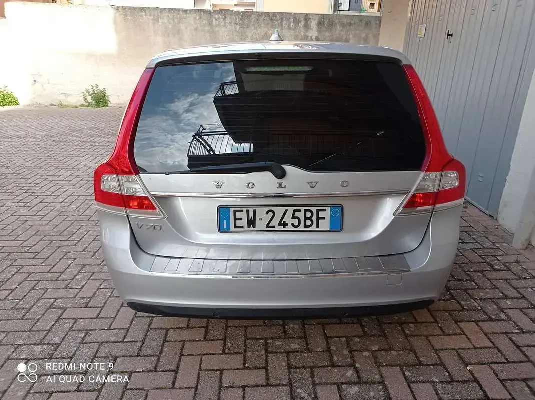 Usata Volvo V70 Momentum 136 CV (100 kW) 2014 Argento Station wagon
