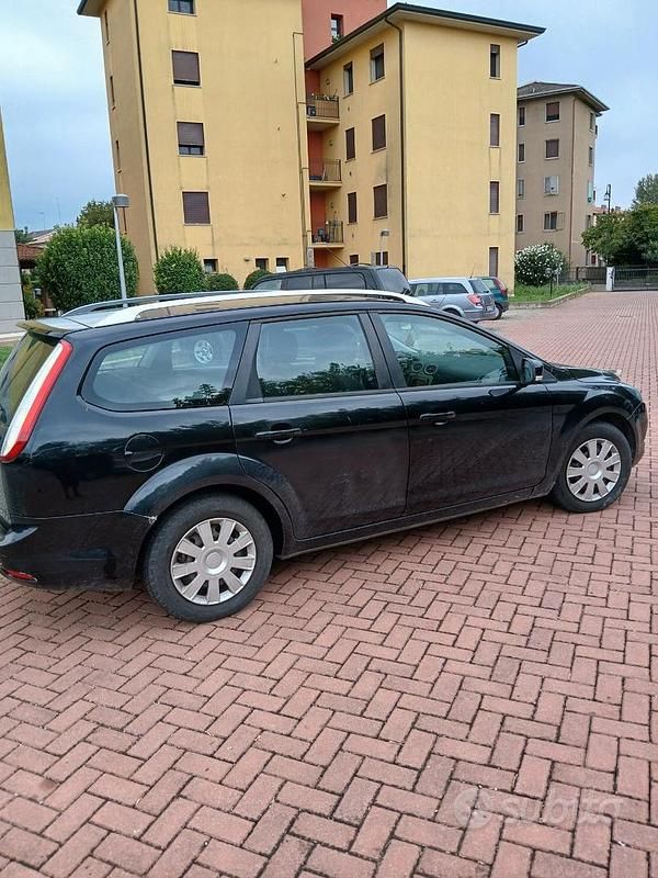 Usata Ford Focus 90 CV (66 kW) 2011 Nero Station wagon