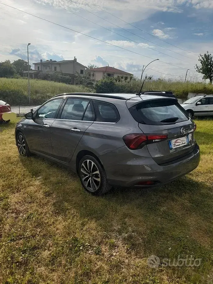 Usata Fiat Tipo Lounge 120 CV (88 kW) 2018 Grigio Station wagon