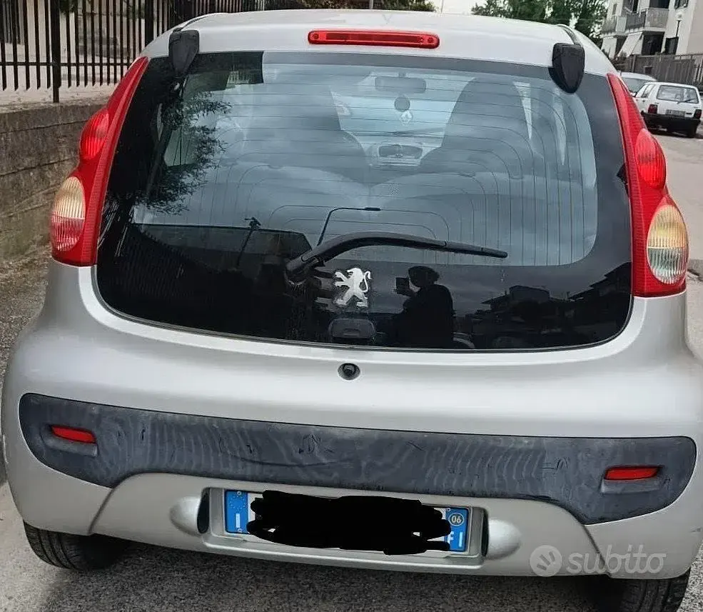 Käytetty Peugeot 107 68 HP (50 kW) 2006 Harmaa Viistoperä