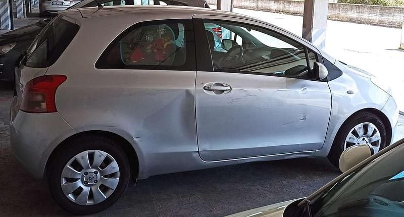 Usata 2007 Toyota Yaris Sol Tre volumi | 4500 € (Ottimo prezzo) - Immagine 1/4
