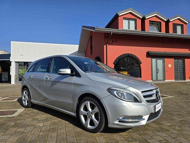 Usata Mercedes B200 Premium 156 CV (114 kW) 2014 Argento metallizzato Monovolume