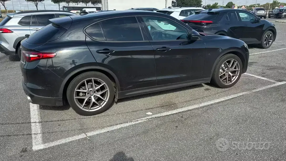 Usata Alfa Romeo Stelvio 160 CV (117 kW) 2019 Nero SUV