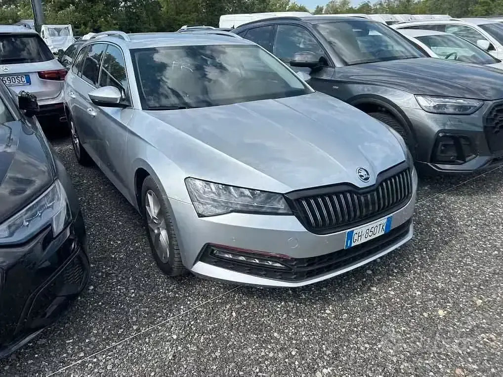 Usata Skoda Superb 150 CV (110 kW) 2022 Grigio Station wagon