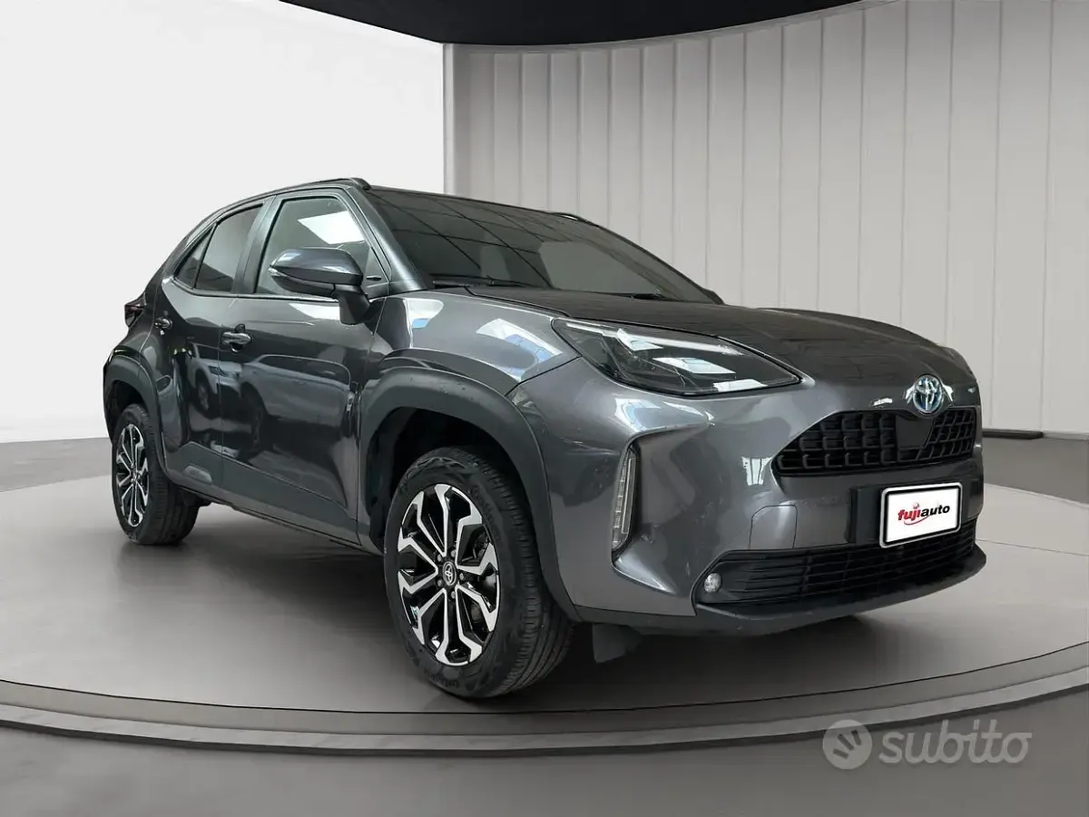 Usata Toyota Yaris Cross Trend 116 CV (85 kW) 2023 Grigio SUV
