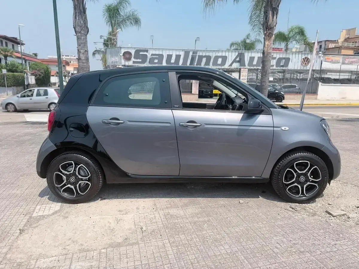 Usata Smart ForFour Prime 71 CV (52 kW) 2018 Grigio Utilitaria