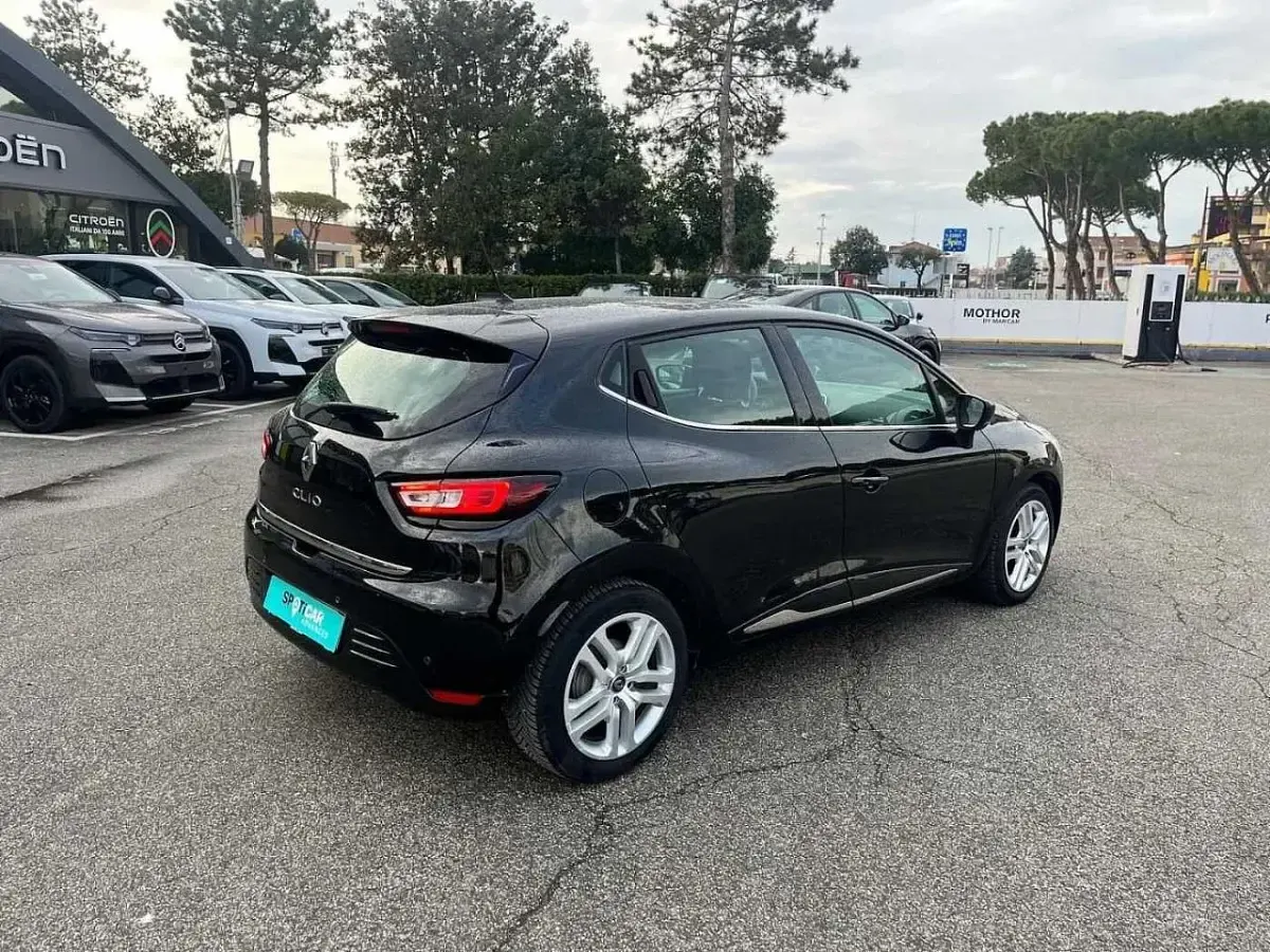 Usata Renault Clio Zen 90 CV (66 kW) 2019 Nero Utilitaria