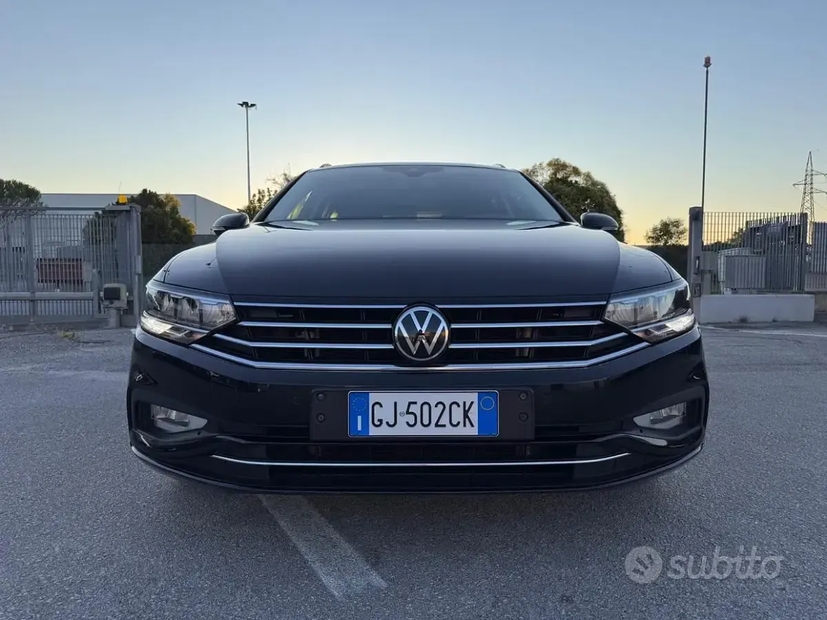 Usata VW Passat Business 150 CV (110 kW) 2022 Nero Station wagon