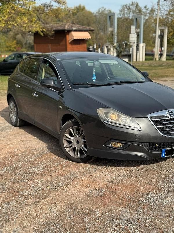 Usata Lancia Delta 105 CV (77 kW) 2012 Utilitaria
