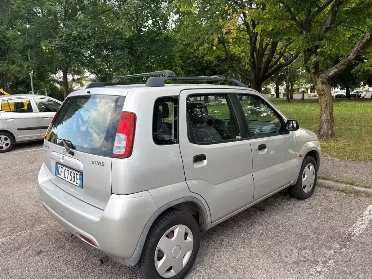 Usata Suzuki Ignis 94 CV (69 kW) 2004 Grigio Utilitaria