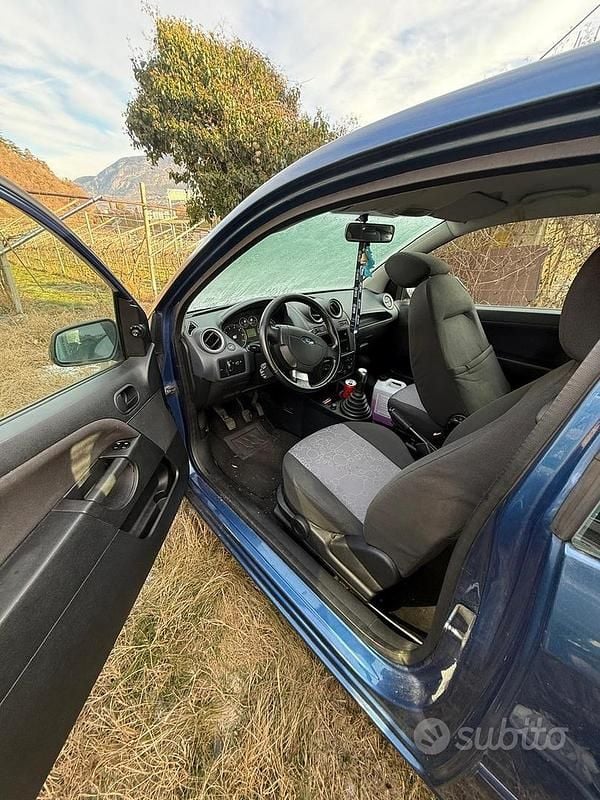 Usata Ford Fiesta 75 CV (55 kW) 2008 Berlina