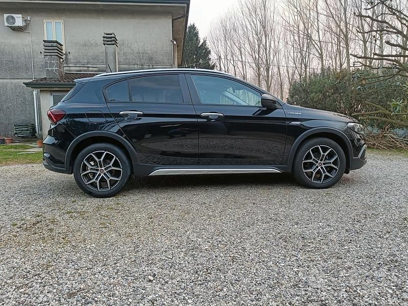 Usata Fiat Tipo Cross 131 CV (96 kW) 2023 Nero Berlina