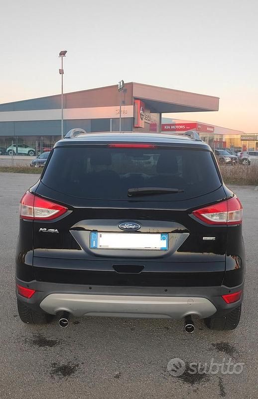Usata Ford Kuga S 120 CV (88 kW) 2016 Nero SUV