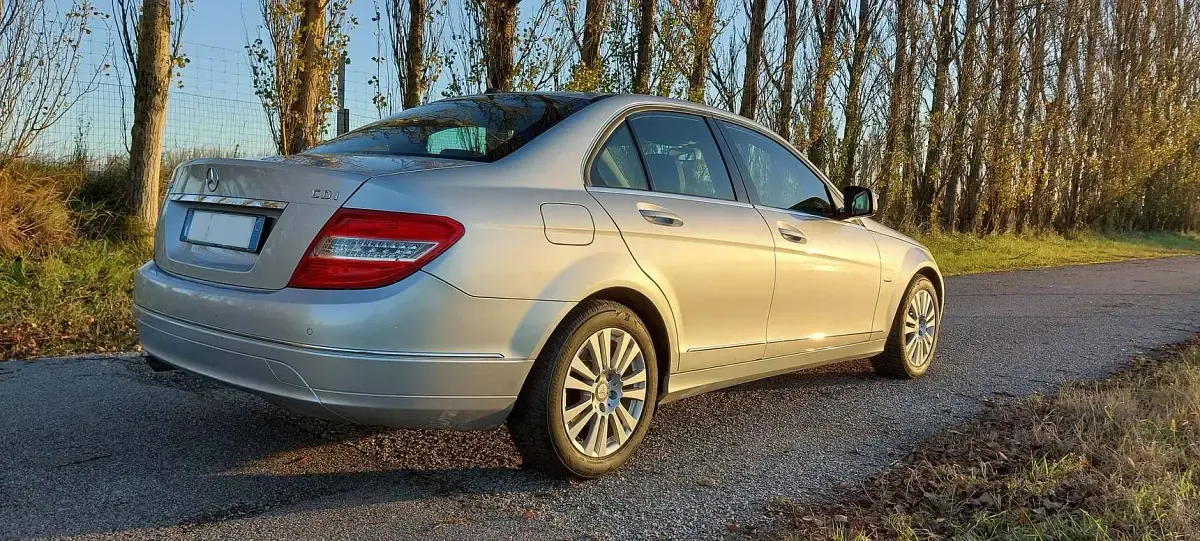 Usata Mercedes C200 Avantgarde 136 CV (100 kW) 2008 Argento Berlina