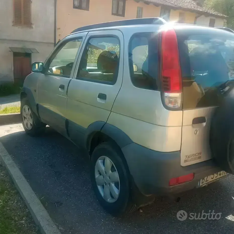 Usata Daihatsu Terios 86 CV (63 kW) 2002 Grigio SUV
