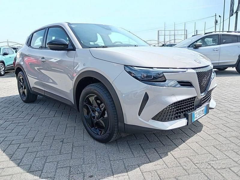 Usata Alfa Romeo Junior 145 CV (106 kW) 2025 Beige SUV