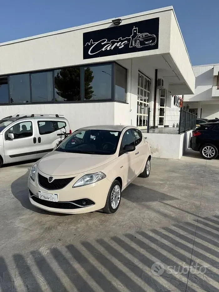 Usata Lancia Ypsilon Gold 69 CV (50 kW) 2018 Bianco Utilitaria