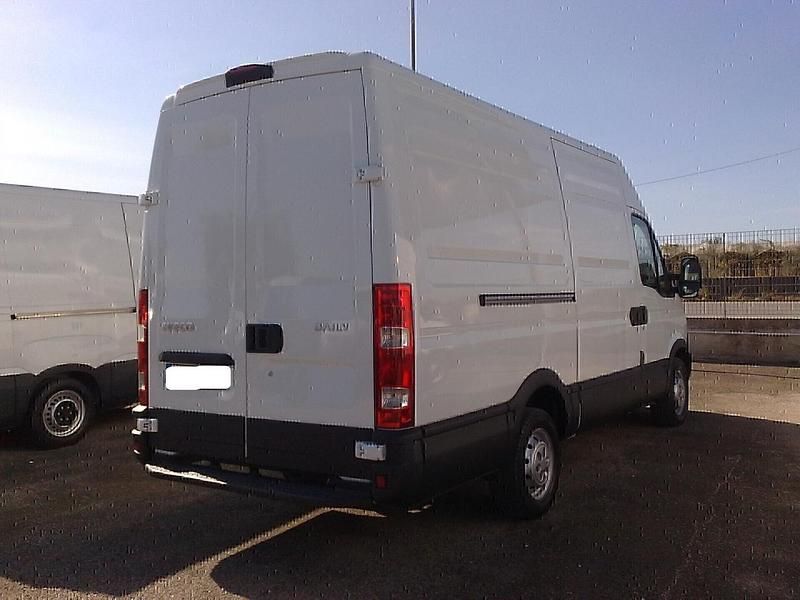 Usata Iveco Daily 145 CV (106 kW) 2013 Bianco