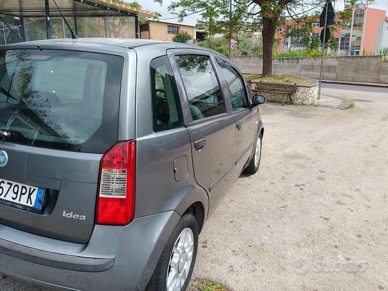 Usata Fiat Idea 70 CV (51 kW) 2008 Grigio Monovolume
