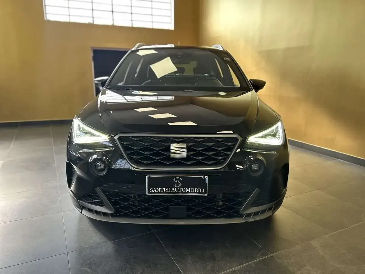 Usata Seat Arona FR 110 CV (80 kW) 2023 Nero midnight metallizzato SUV