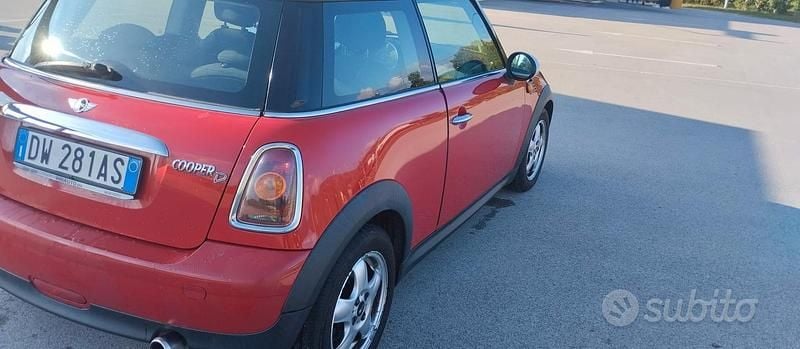 Usata Mini Cooper 109 CV (80 kW) 2009 Rosso Utilitaria
