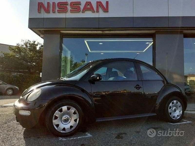 Usata VW New Beetle 102 CV (75 kW) 2003 Nero Utilitaria