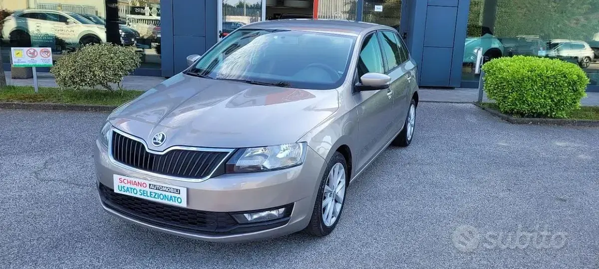 Usata Skoda Rapid 90 CV (66 kW) 2018 Beige Utilitaria