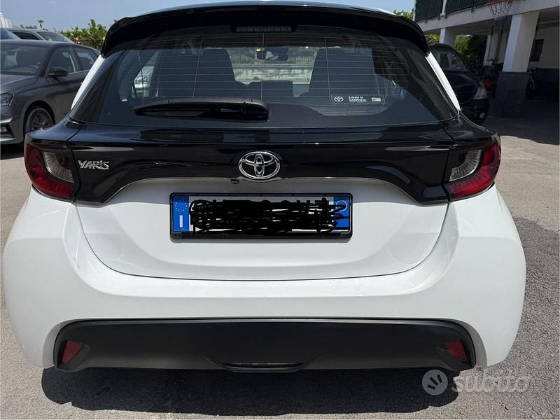 Usata Toyota Yaris 72 CV (52 kW) 2022 Bianco Utilitaria