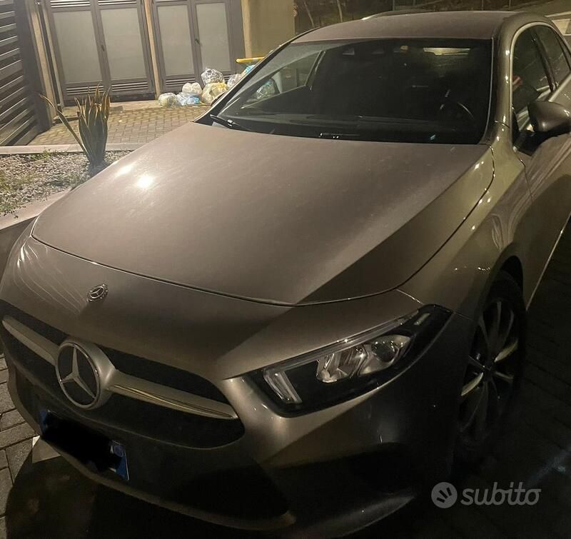Usata Mercedes A180 136 CV (100 kW) 2019 Grigio Berlina