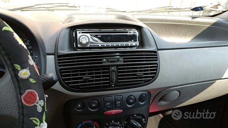 Usata Fiat Punto 80 CV (58 kW) 2001 Grigio Utilitaria