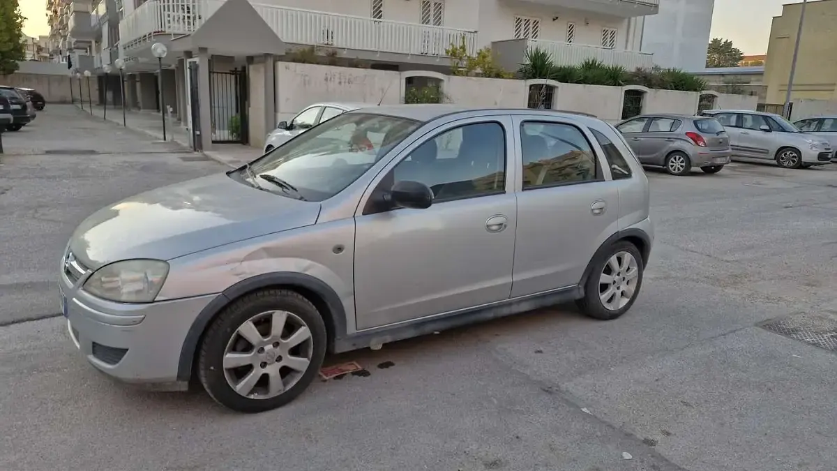 Usata Opel Corsa Cosmo 69 CV (50 kW) 2006 Utilitaria