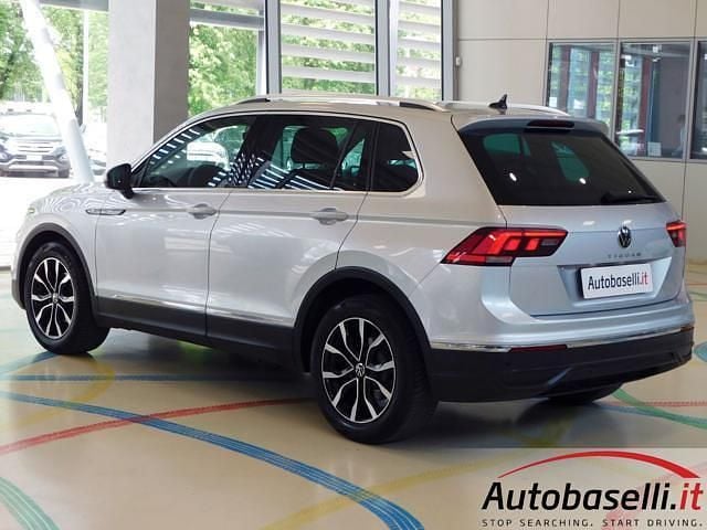 Usata VW Tiguan Life 131 CV (96 kW) 2022 Argento SUV