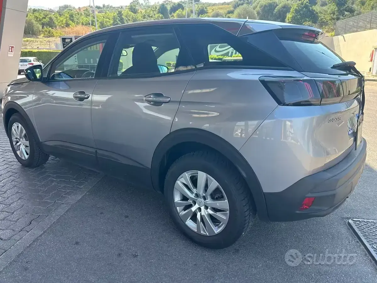 Usata Peugeot 3008 Allure 131 CV (96 kW) 2022 Grigio SUV