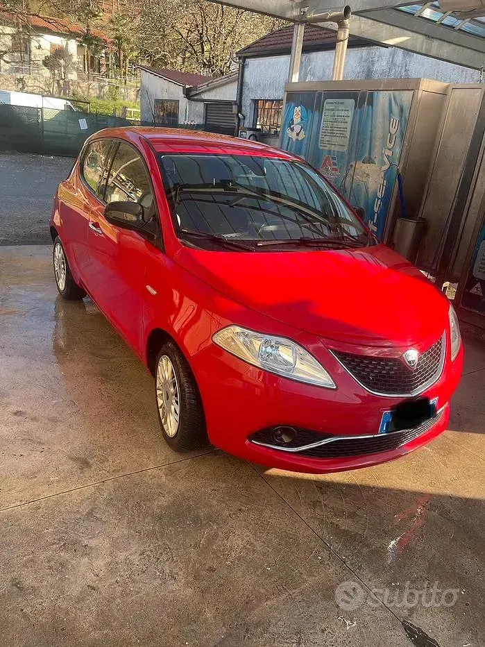 Usata Lancia Ypsilon 69 CV (50 kW) 2017 Rosso Utilitaria
