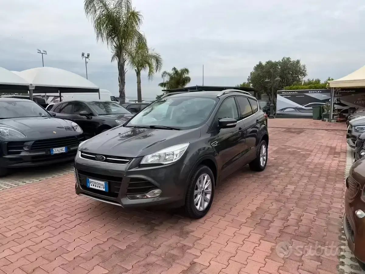 Begagnad Ford Kuga Titanium 150 HK (110 kW) 2017 Grå SUV