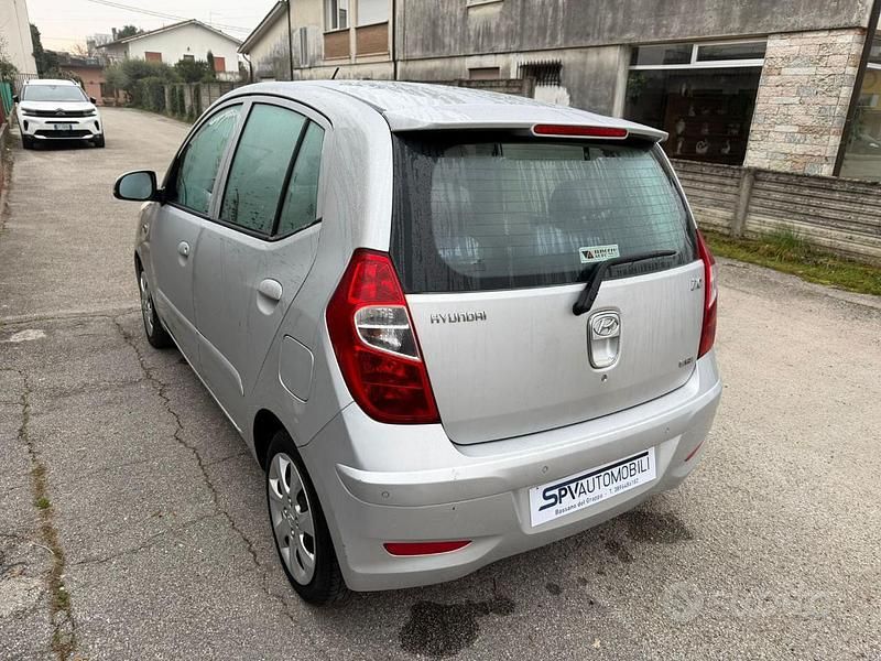 Usata Hyundai i10 Comfort 87 CV (63 kW) 2015 Grigio Utilitaria