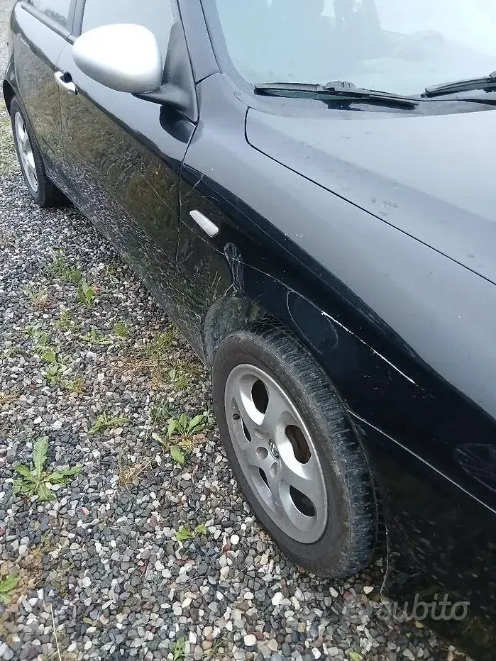 Usata Alfa Romeo 147 105 CV (77 kW) 2010 Nero Utilitaria