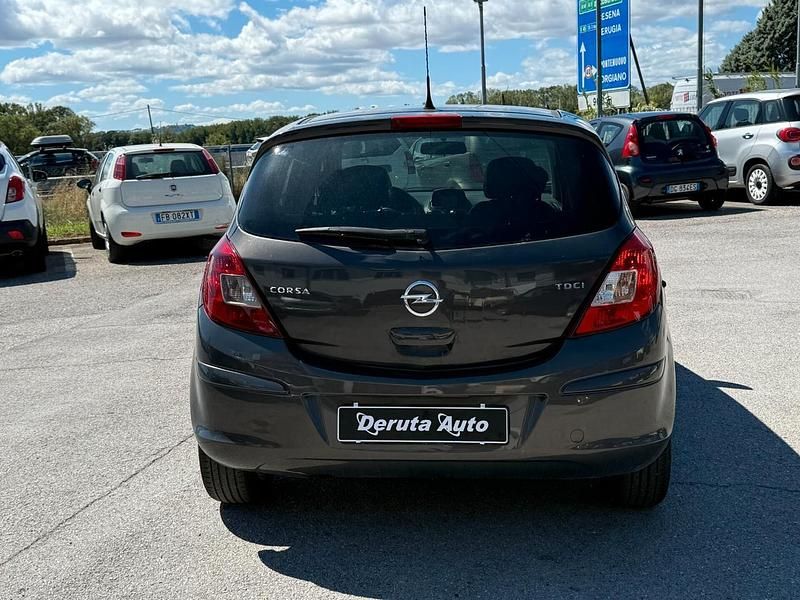 Usata Opel Corsa Edition 74 CV (54 kW) 2014 Grigio Berlina