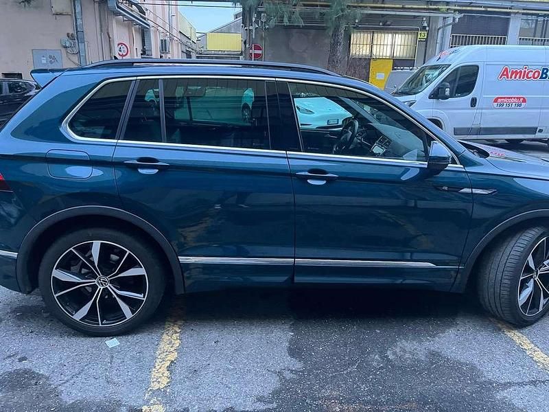 Usata VW Tiguan R-line 150 CV (110 kW) 2023 Blu/azzurro SUV